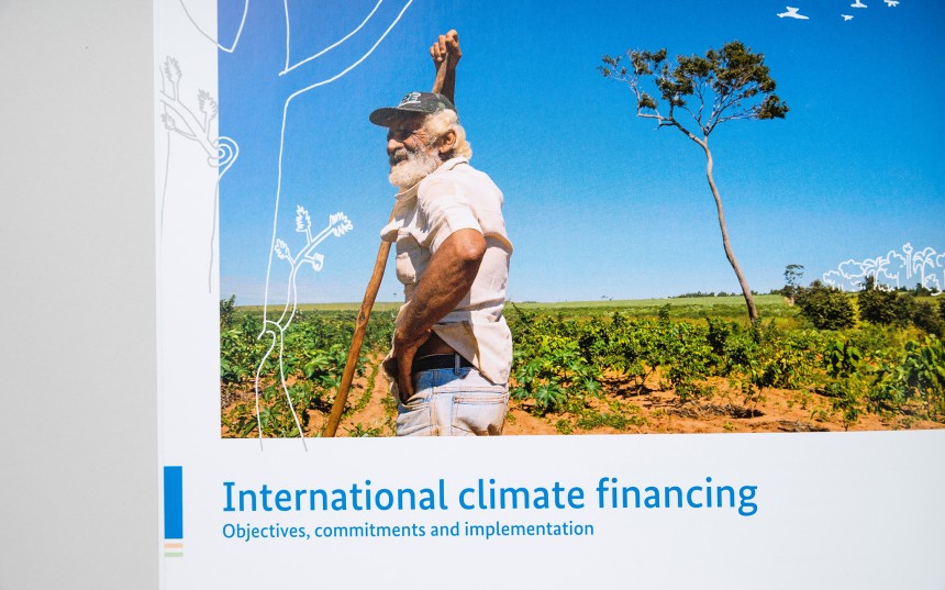Grafikdesign Klimafinanzierungsbroschüre